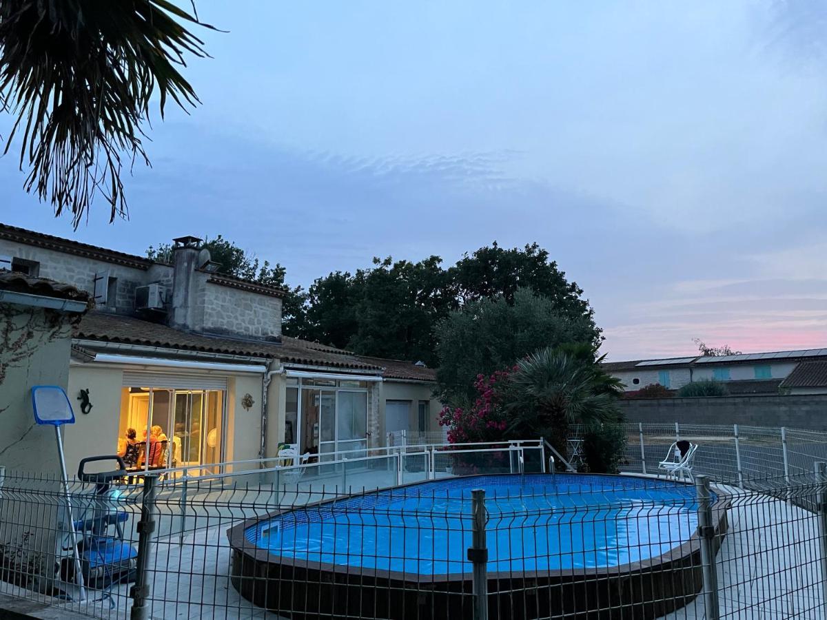Villa De LʼÉguille Buitenkant foto